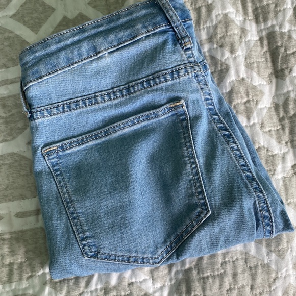 New H&M blue jeans - Picture 3 of 3